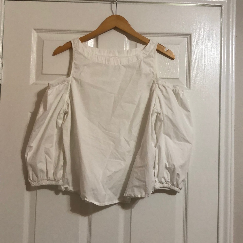Gap white top